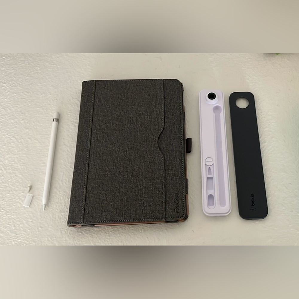 iPad Pro 2nd Gen 10.5 case w/ Apple Pencil